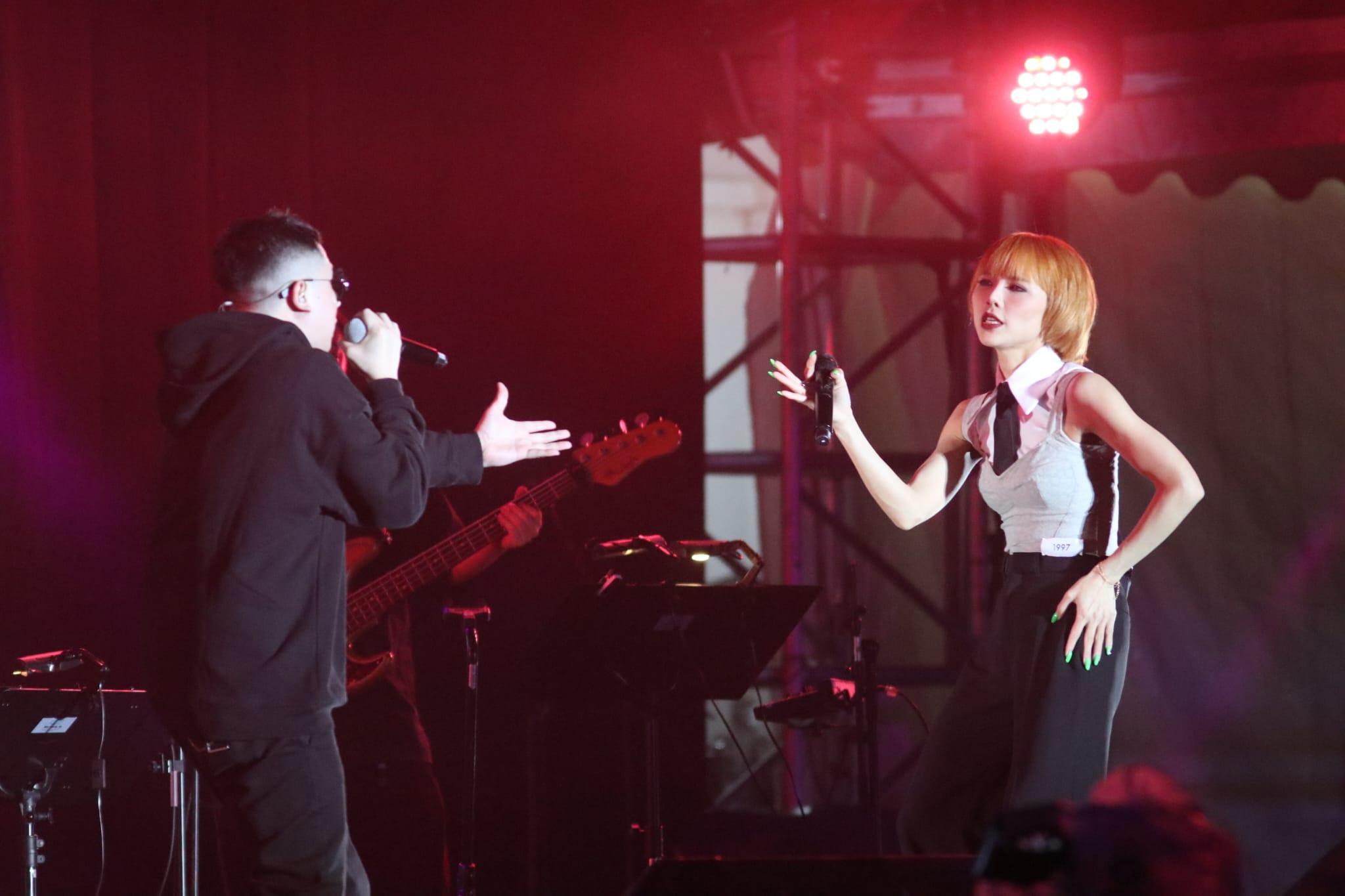 方皓玟唱《666》時MastaMic驚喜登場。(鍾式明攝)