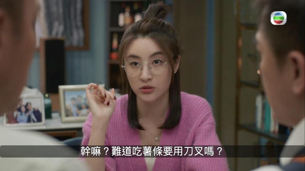 林夏薇演的律師在法庭上認真嚴肅,離開法庭即成鄰家女孩。