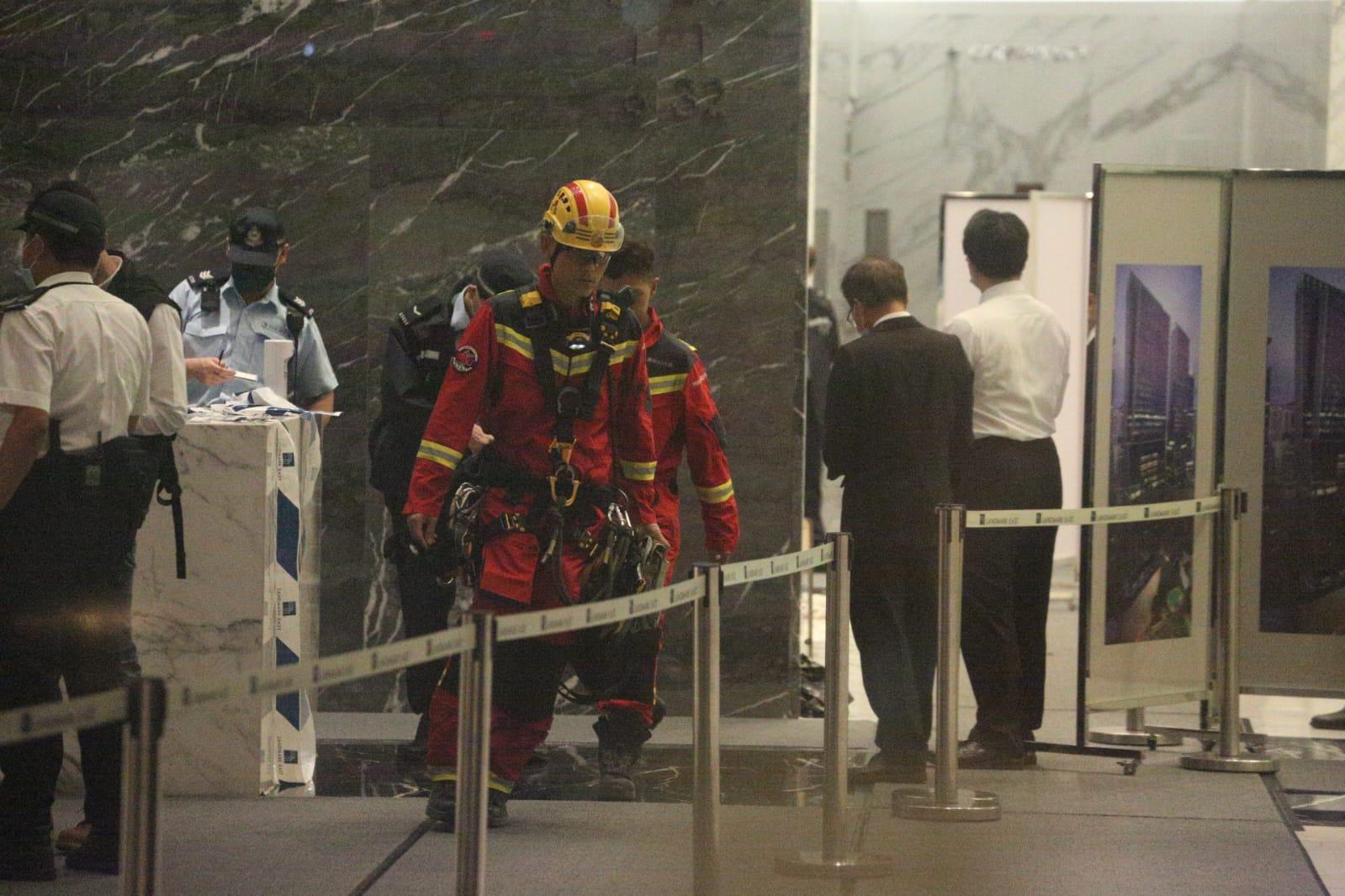 觀塘友邦九龍大樓清潔工飛墮𨋢槽亡  勞工處:若有違例事項定依法處理