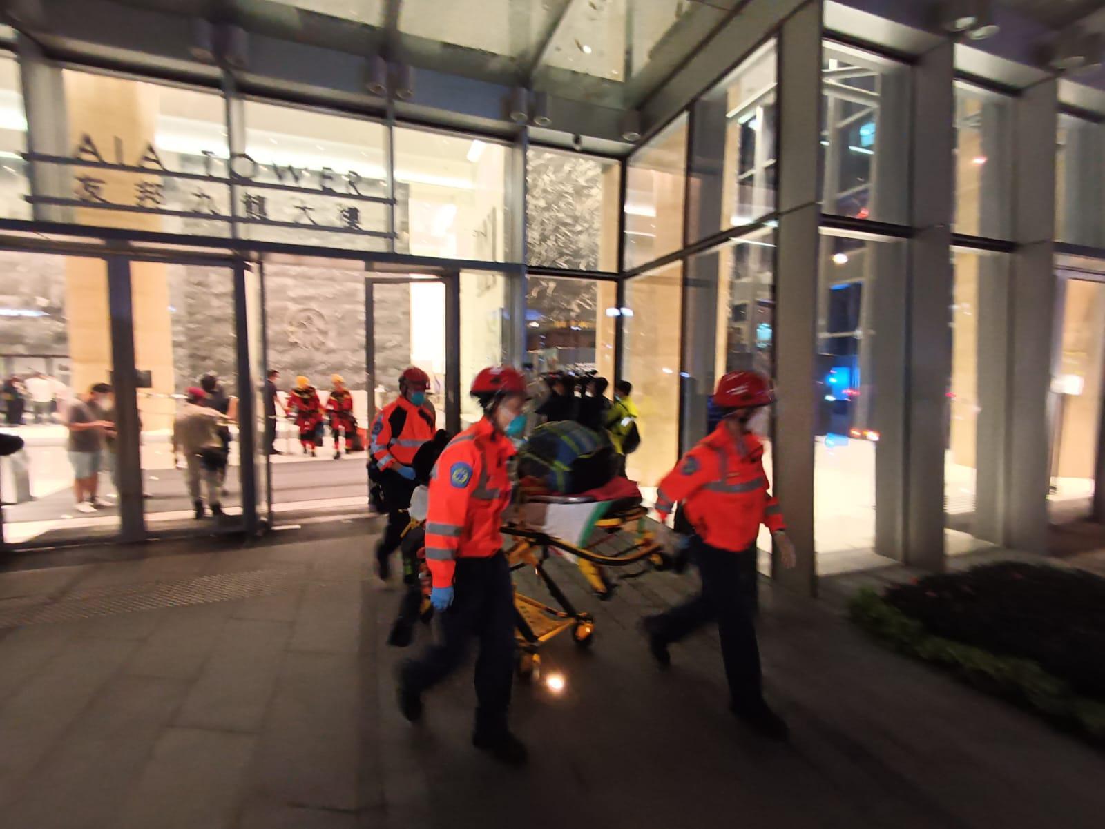 觀塘友邦九龍大樓清潔工飛墮𨋢槽亡 業界:門常鎖貼警示 管理處掌匙