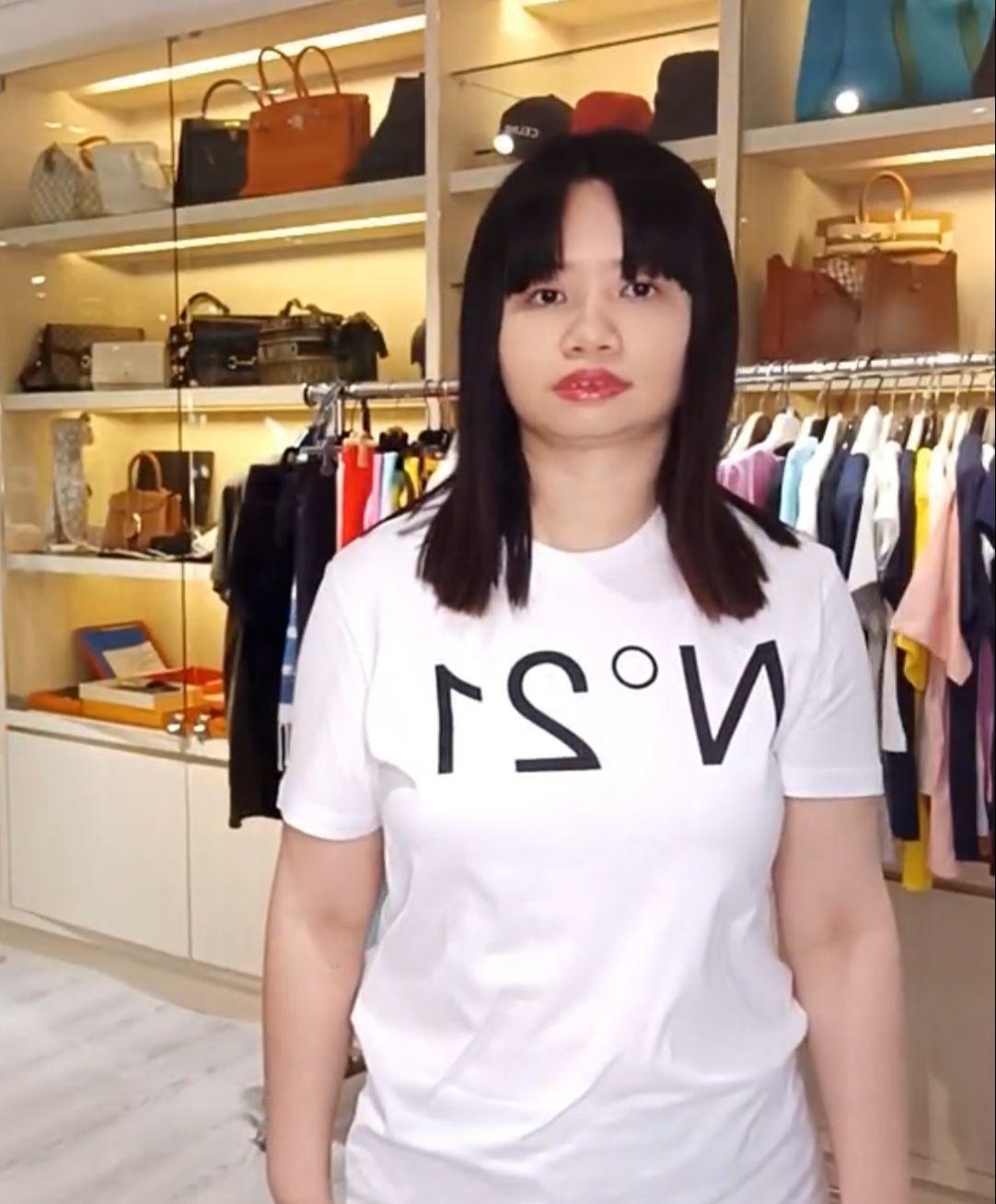 薛影儀今日開live,宣傳新歌可謂馬不停蹄。