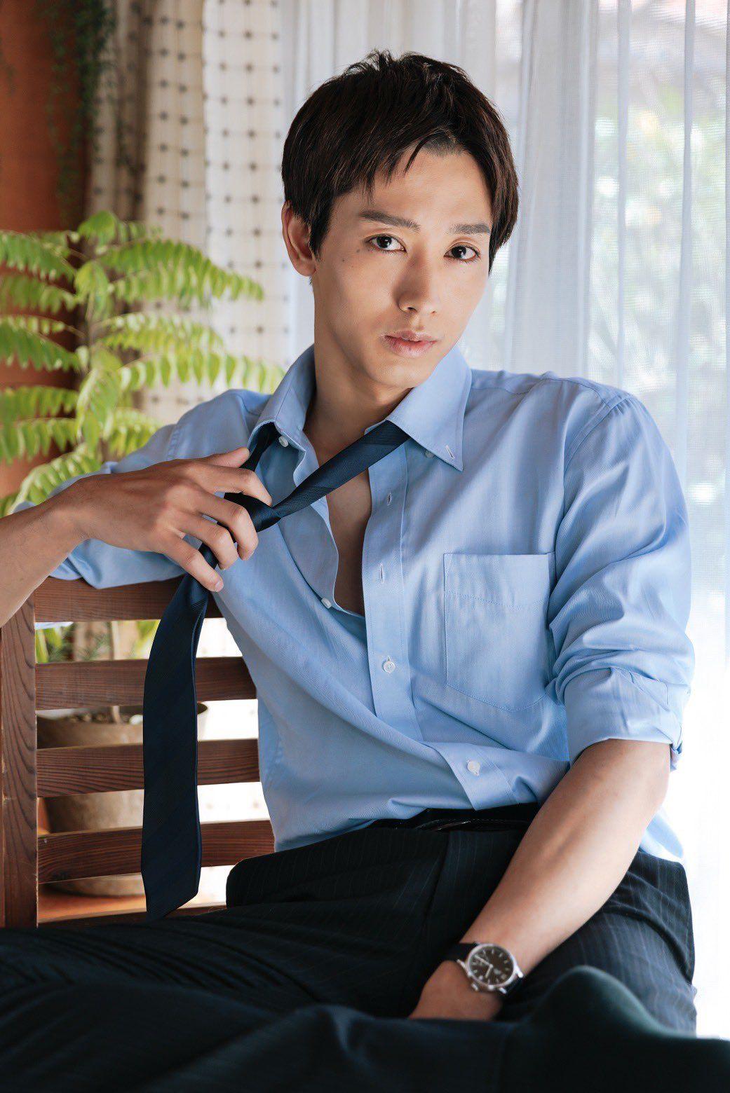 近藤頌利首次即擔正做主角,更毫無保留地脫光光演出。