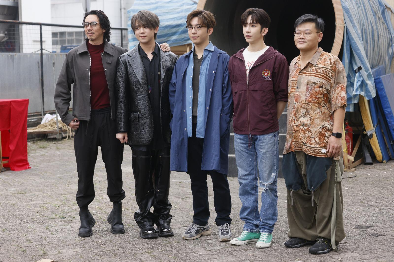 張繼聰趷高腳扮高。 (蘇文傑攝)