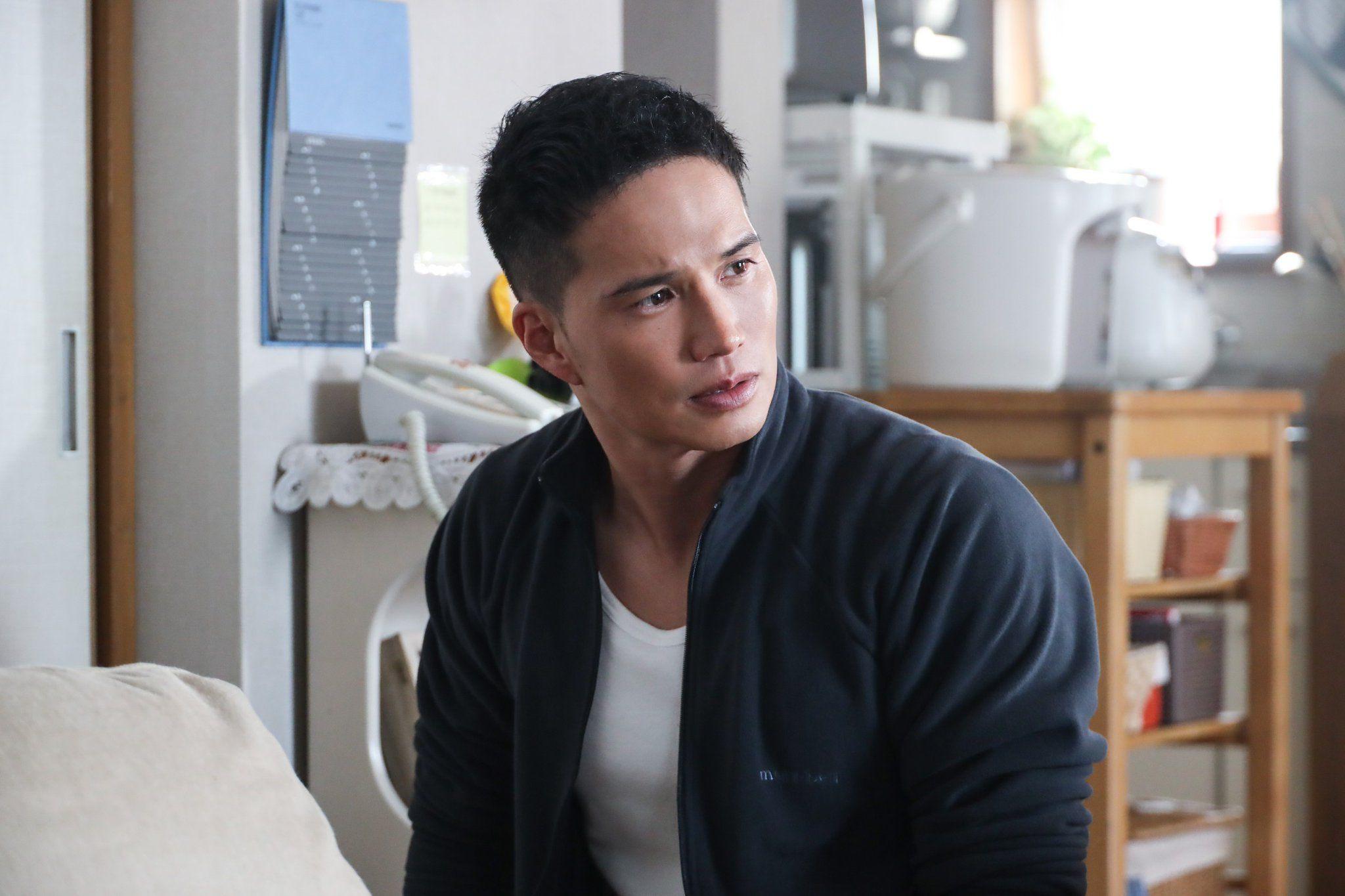 市原隼人在首集登場演犯人角色。