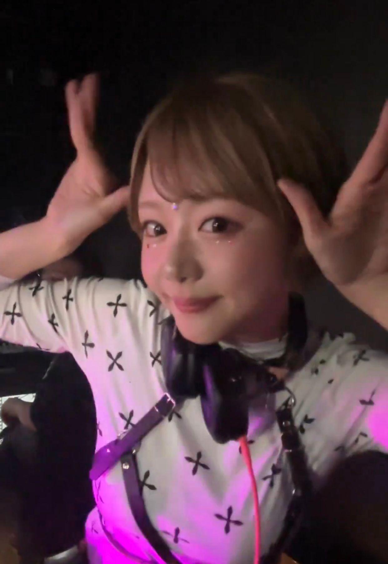 濱崎真緒昨晚以「DJ MAO」身份出席夜場活動。