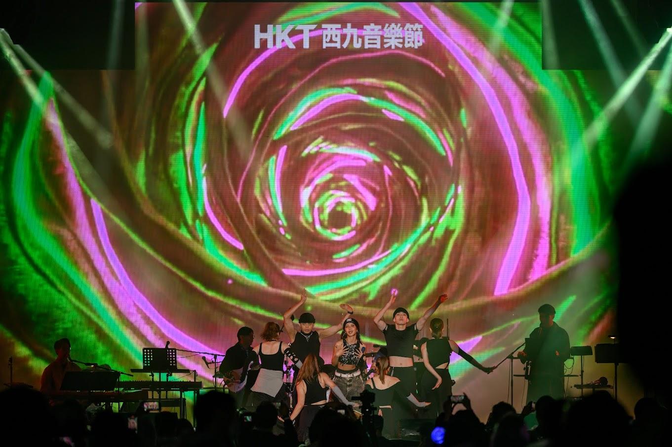 Marf 唱出Solo作《*~Silencio…Shh》。