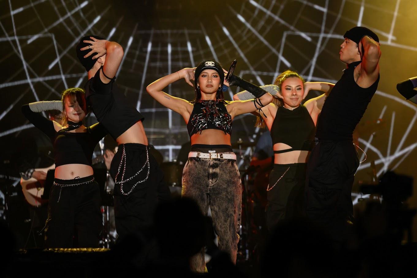 Marf唱出Solo作《*~Silencio…Shh》。