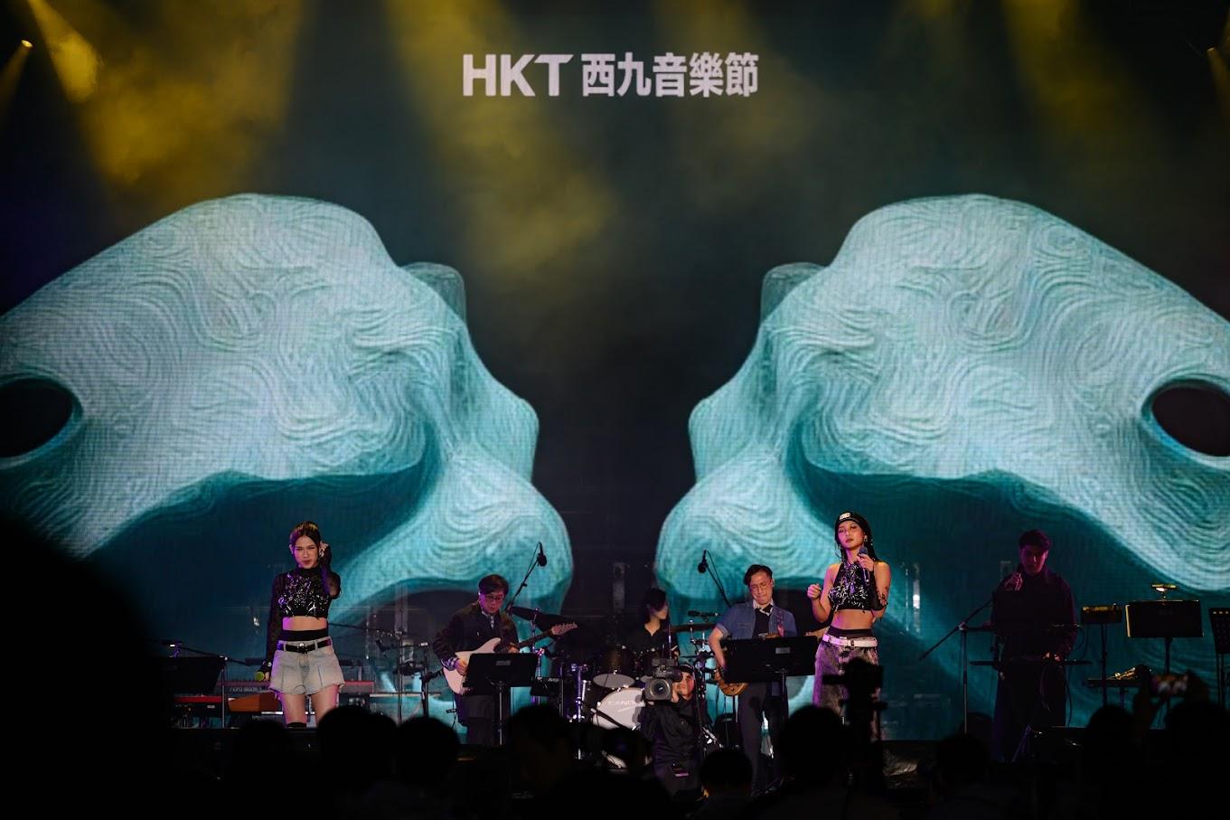 Winka及Marf 勁歌熱舞,相當投入。