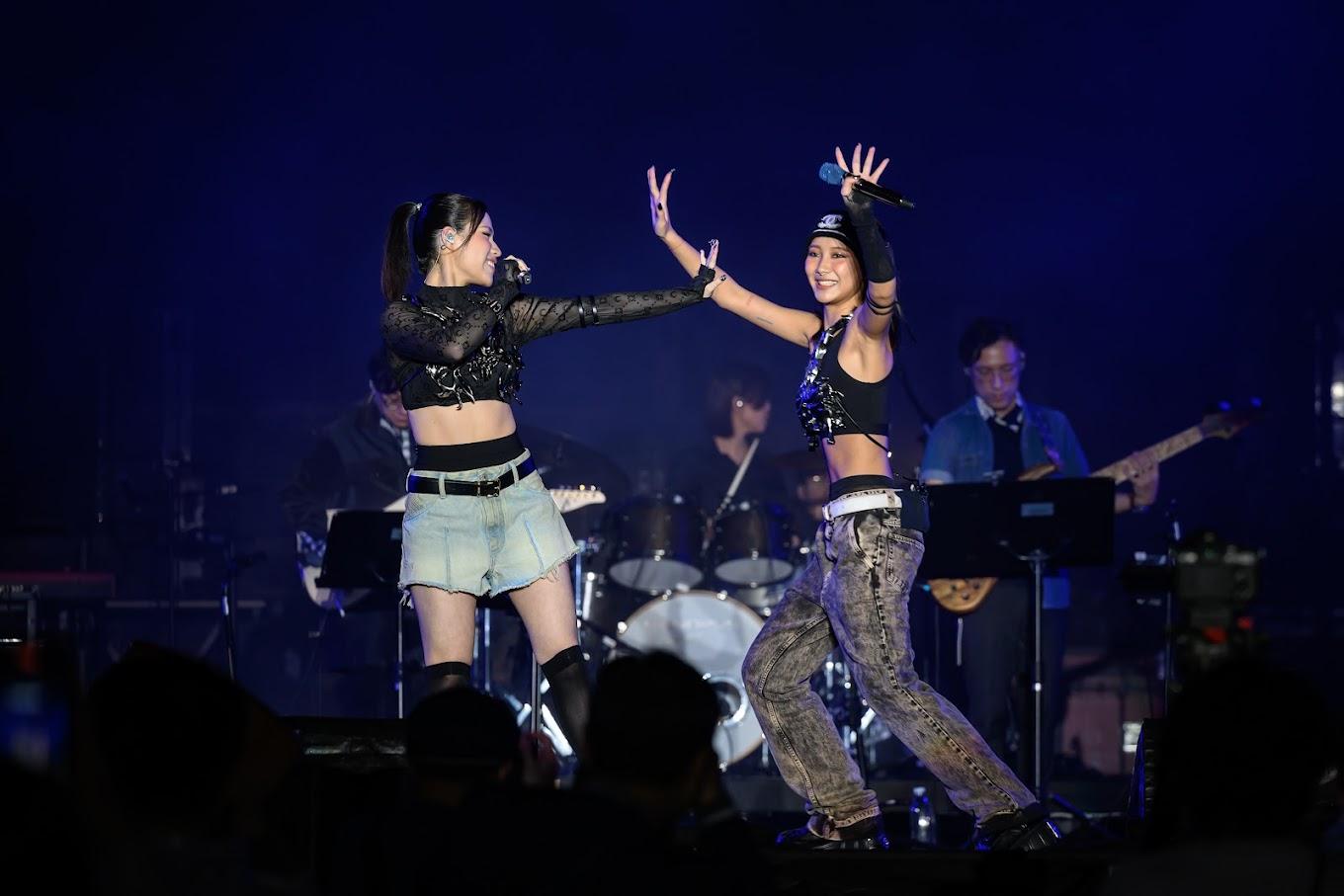 Winka及Marf 勁歌熱舞,相當投入。