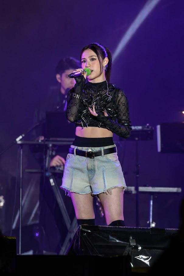 Winka唱出新歌《一手造成》。