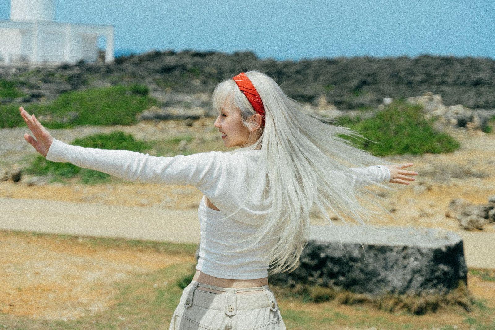 Nancy Kwai赴沖繩拍攝自己首個個人MV。