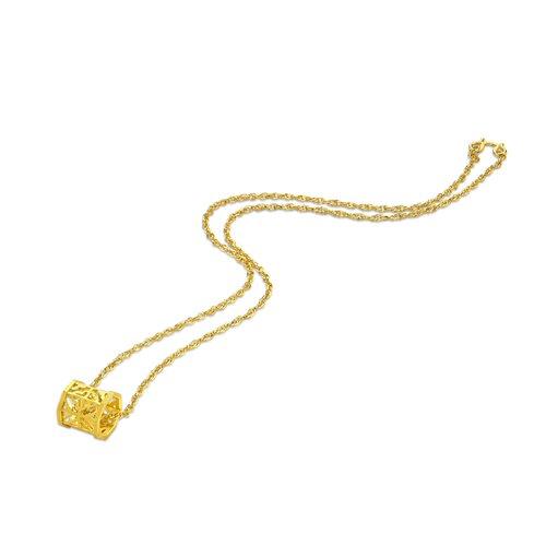 景福珠寶花窗系列999.9足金吊墜;售價約$2,128。