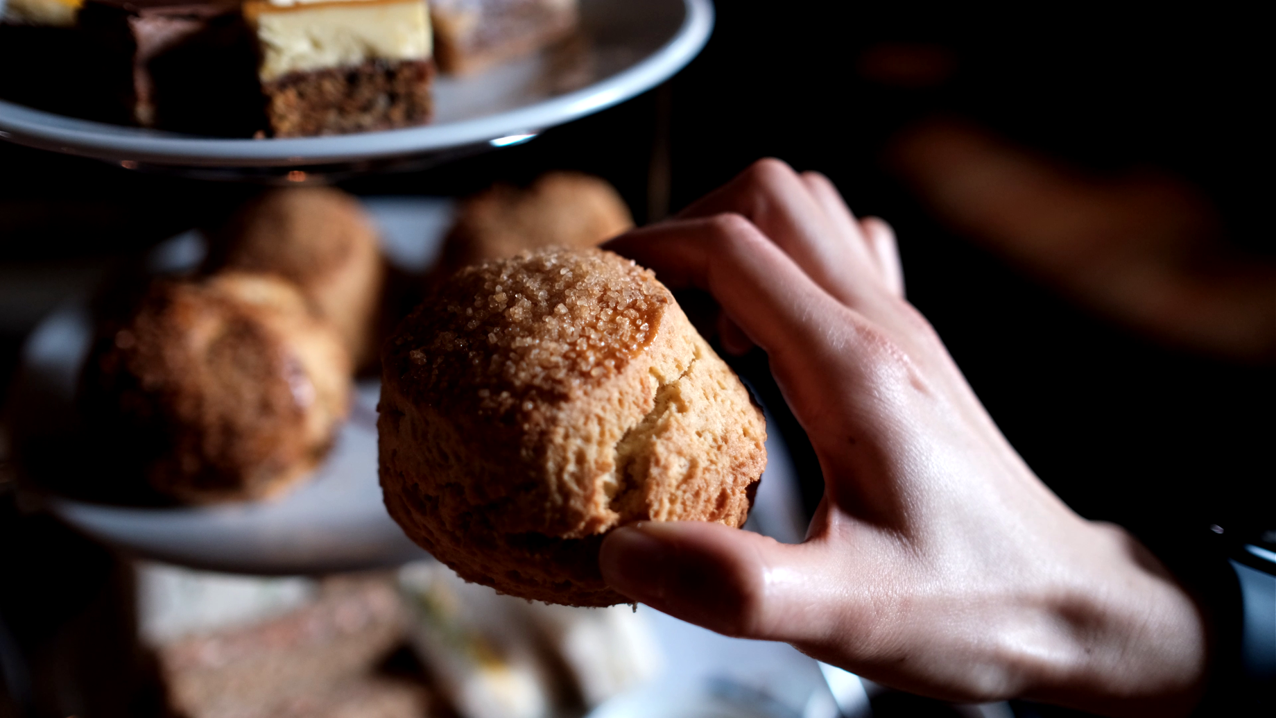 當中經典英式下午茶必備的英式鬆餅口味非常正宗,餐廳做得鬆軟,富有牛油香,配上clotted cream,甜而不膩。