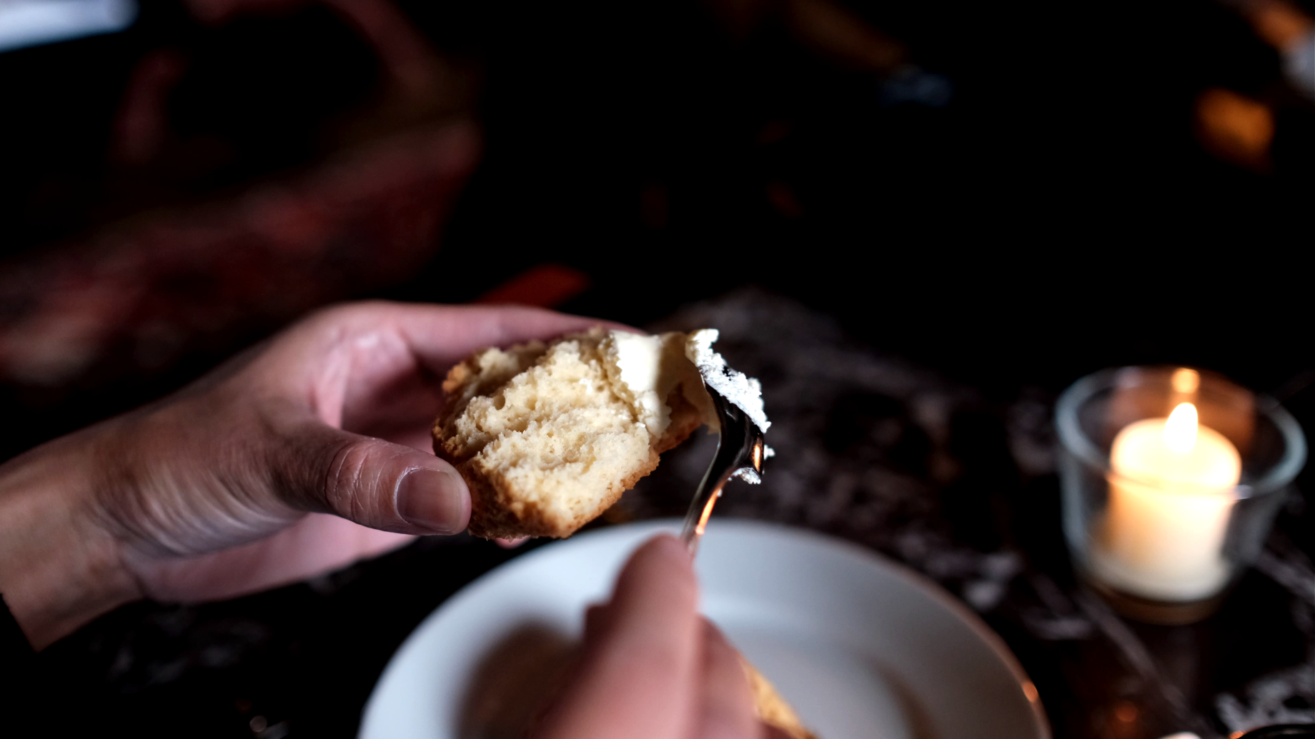 當中經典英式下午茶必備的英式鬆餅口味非常正宗,餐廳做得鬆軟,富有牛油香,配上clotted cream,甜而不膩。
