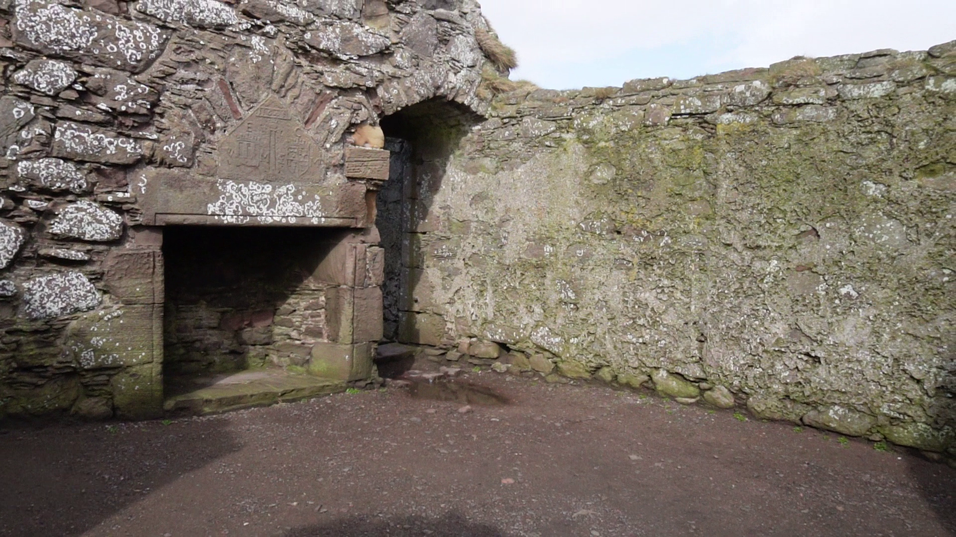 房間內雖然已經沒有傢俬,但細心看依然發現當時的生活痕跡,牆上仍保留火爐位置,留給遊客自行幻想。