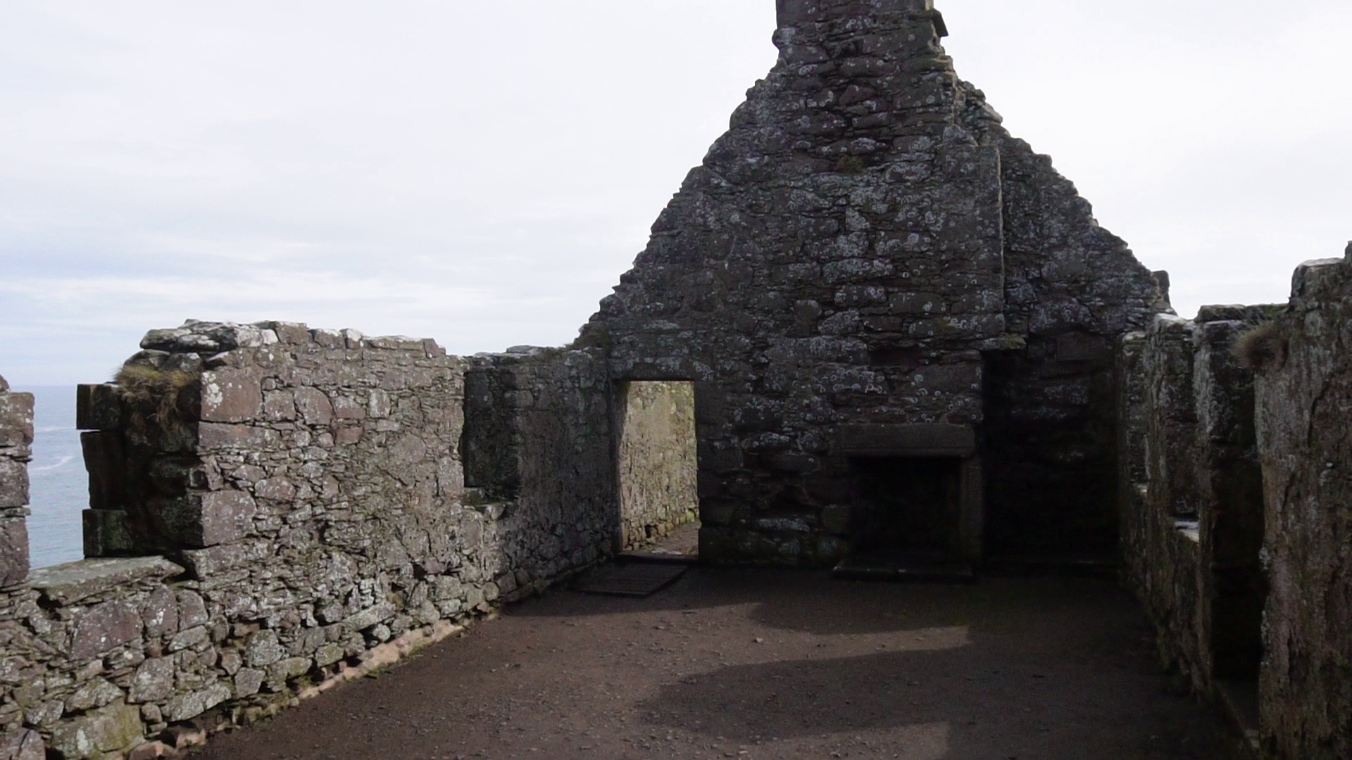 其中以「伯爵套房」最令人印象深刻,房間面前大海,氣勢磅礡。