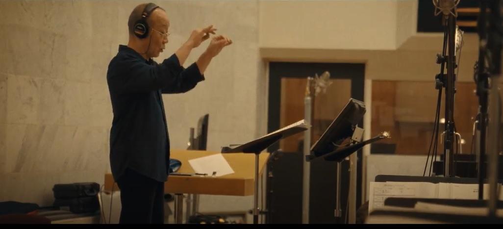 久石讓為電影《川流不熄》的宣傳歌《慢慢》譜曲。