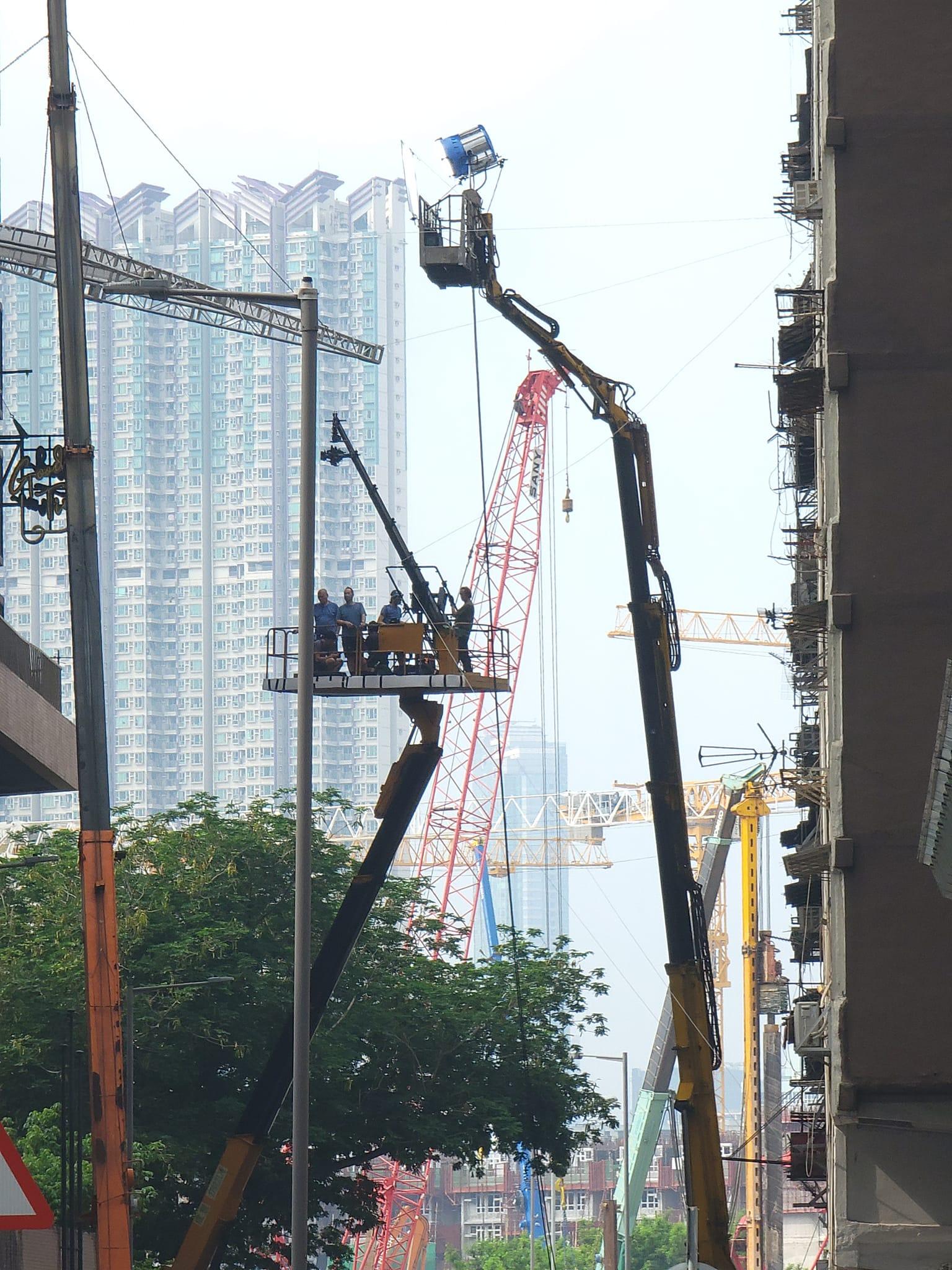 昨日九龍城一個升降台拍攝電影時倒塌,造成8人受傷。(香港風景攝影會)