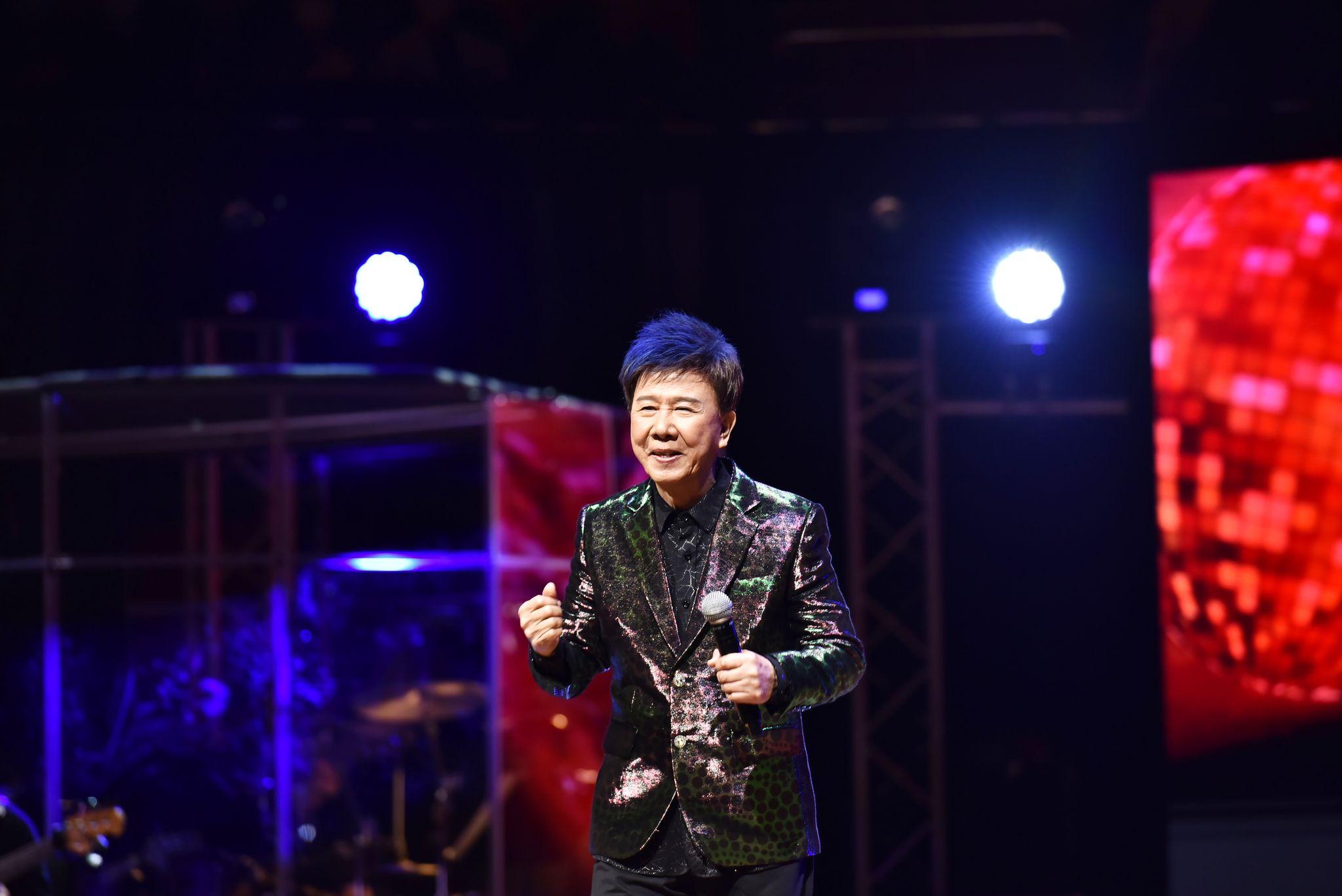 尹光再踏舞台開騷,在香港文化中心舉行「尹光掂呀演唱會2023」。