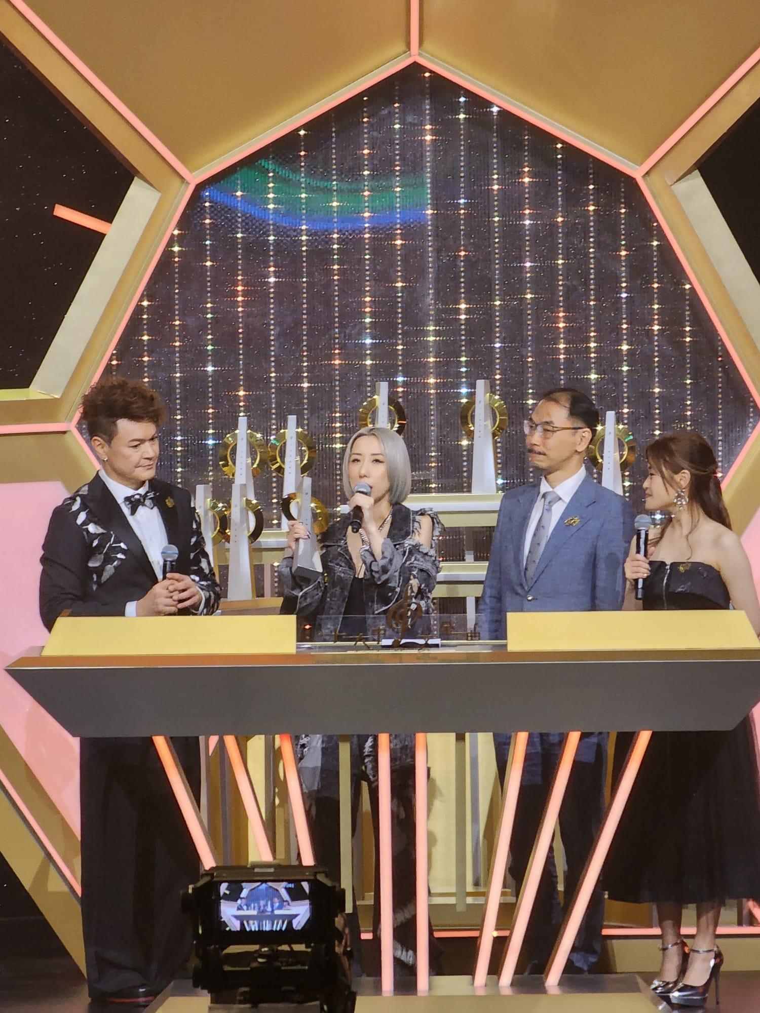 吐氣揚眉的泳兒奪3獎