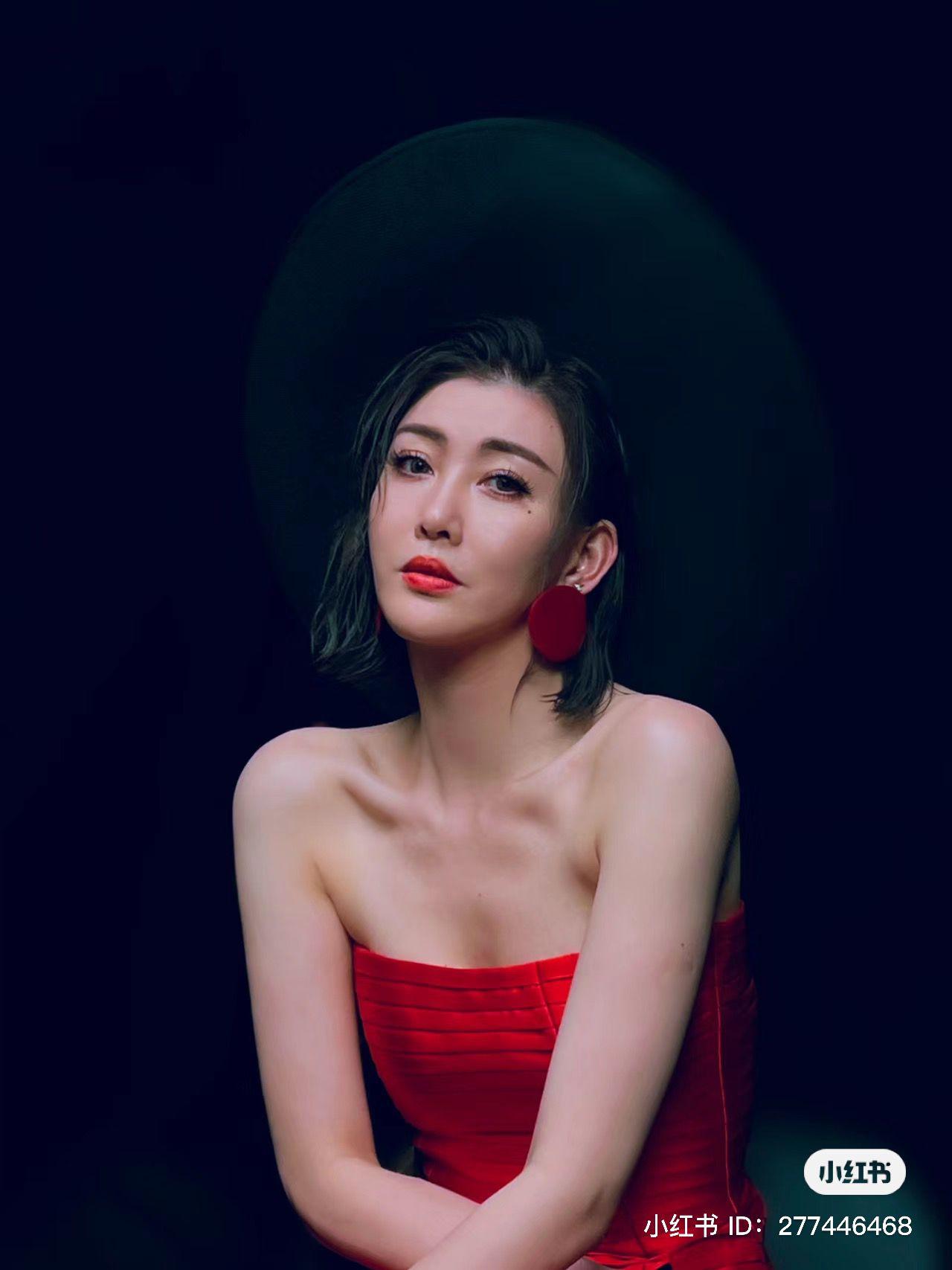 李彩華小紅書圖片