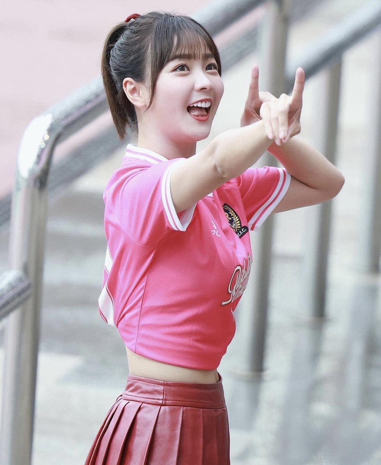 樂天女孩隊長籃籃早前來港,談到對港星的印象,曾表示喜歡ERROR的肥仔為人夠直接。