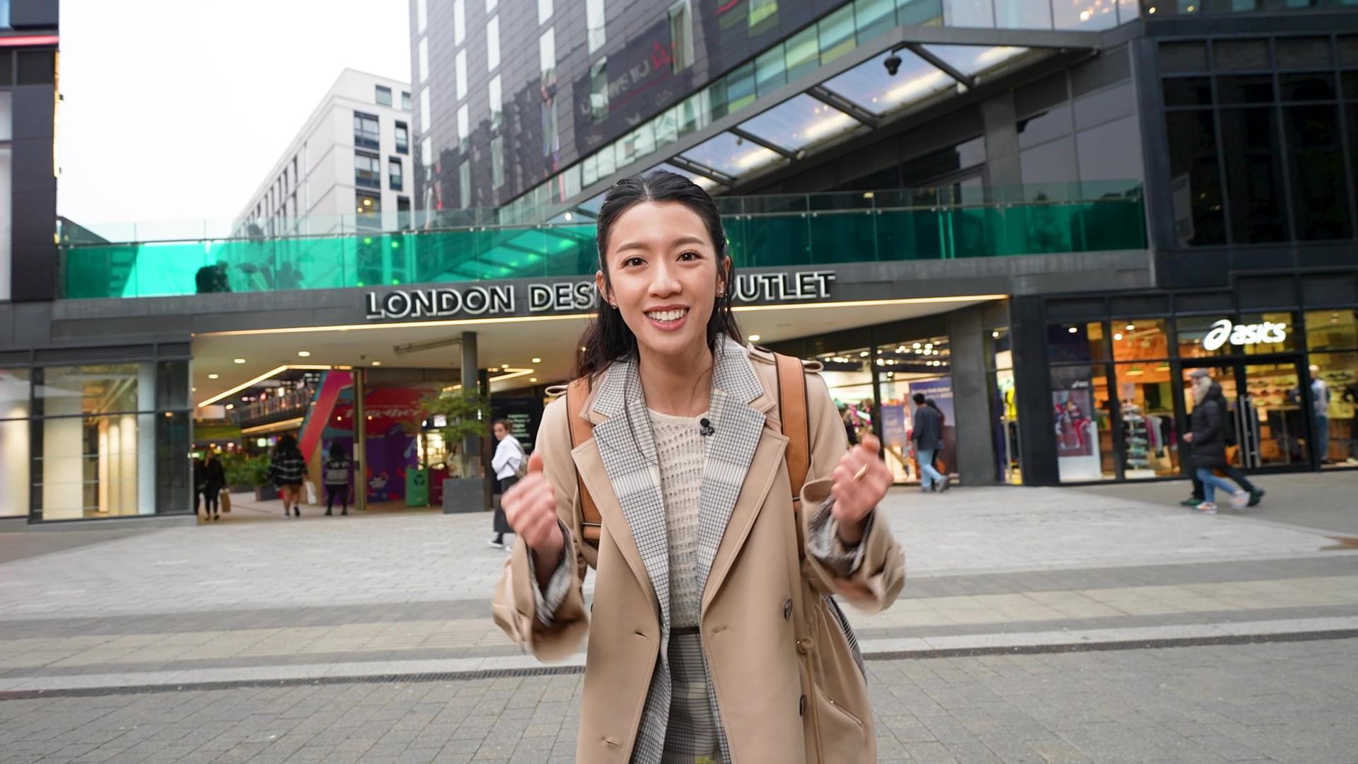 蔡思貝到球場鄰近的商場血拼。