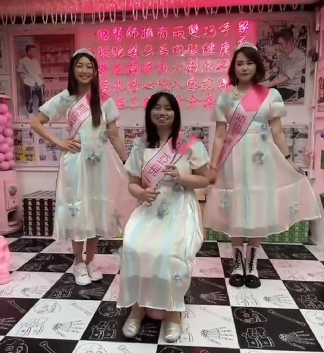 壽星女阿儀在生日會上罕有地笑到見牙唔見眼。