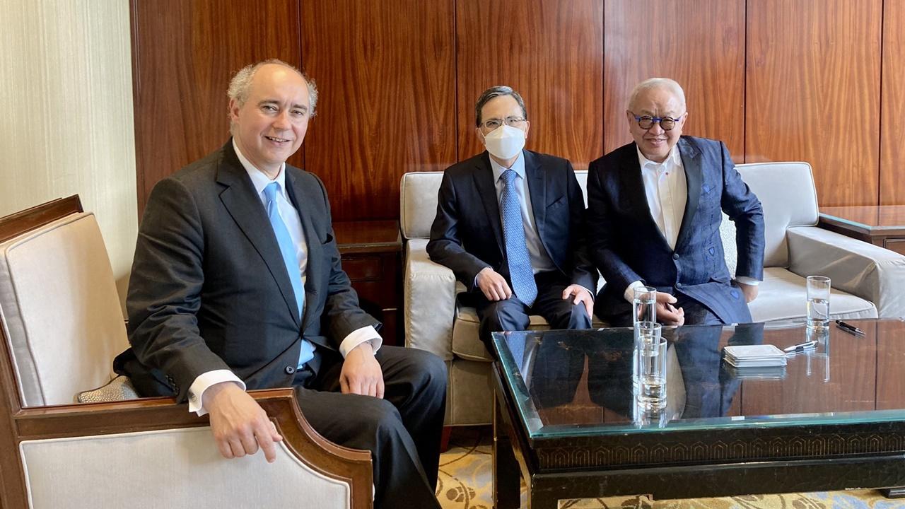 莊敦文與李澤鉅及霍建寧會晤。(Twitter)