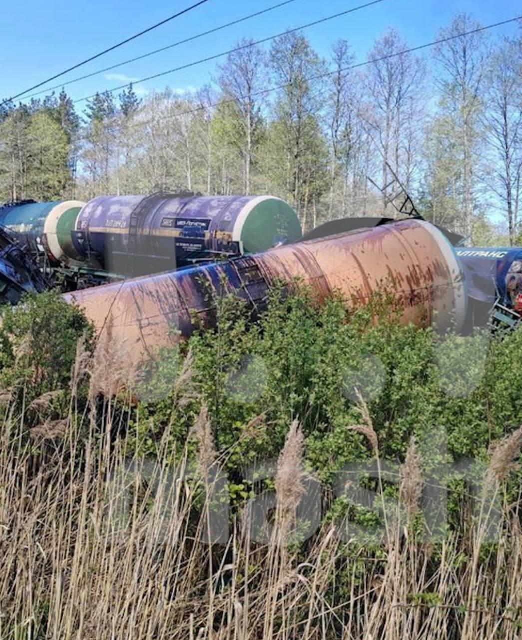 俄羅斯傳媒報道,靠近烏克蘭邊境布揚斯克州(Bryansk) 周一(1日)有火車軌遭爆炸物破壞,導致一列載貨列車出軌,無人受傷。(Twitter)