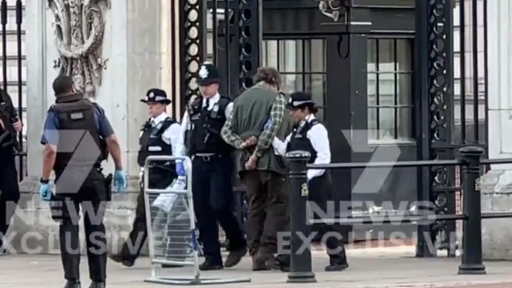 警方表示,現場無人開槍,亦無人受傷,相信屬個別精神問題事件,未有列作與恐怖主義有關。(Twitter)