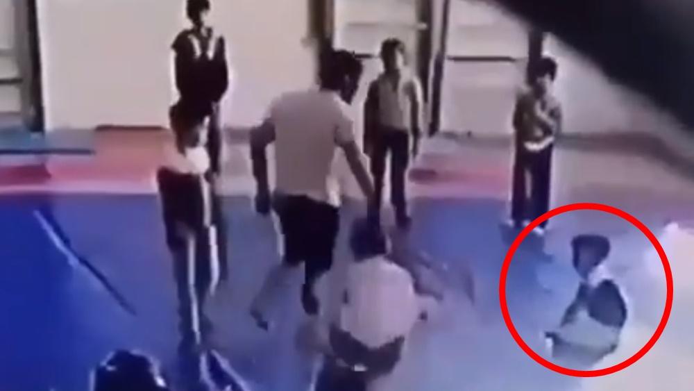 柔道教練粗暴致7歲童頸椎折斷身亡,母親課室外等接放學。(Twitter)