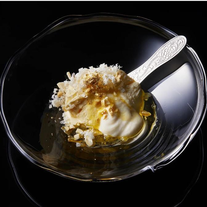 「白夜」(Byakuya)雪糕每杯130毫升,售價為88萬日圓。(網上圖片)