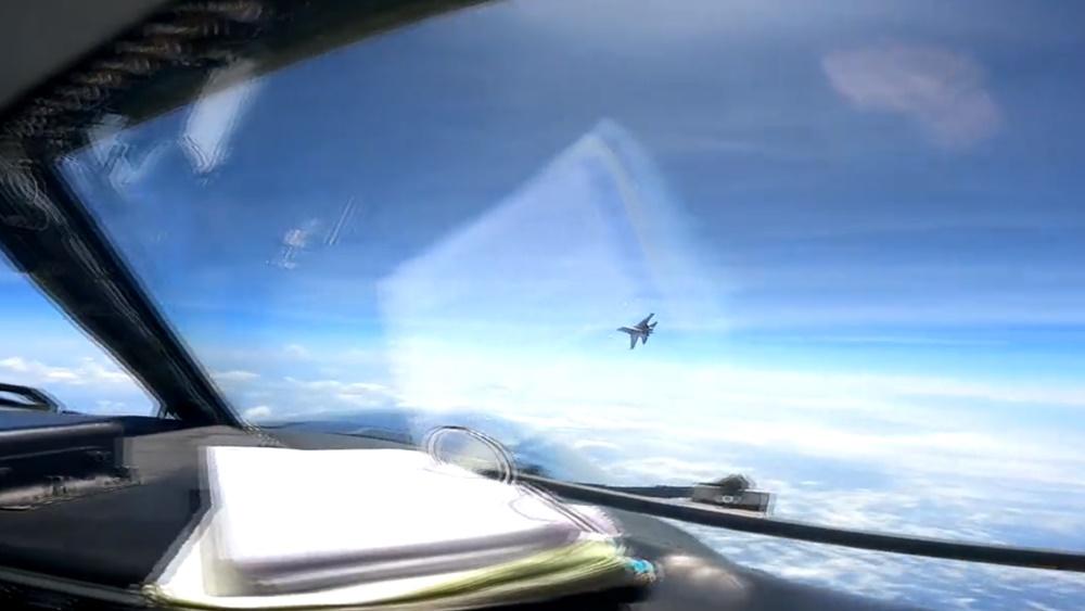 美軍指解放軍戰機於南海逼近美方偵察機,中方:停止歸咎中國。(Twitter)