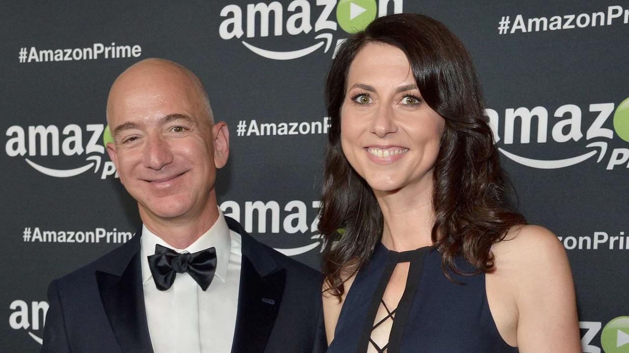 貝索斯與前妻MacKenzie Scott。(資料圖片)