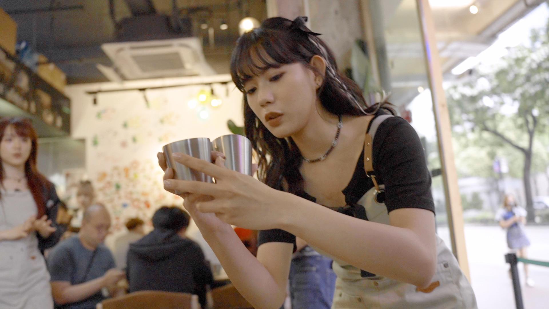 EOS上月擔任「Poke Go」的一日店長,令餐廳入座爆滿。