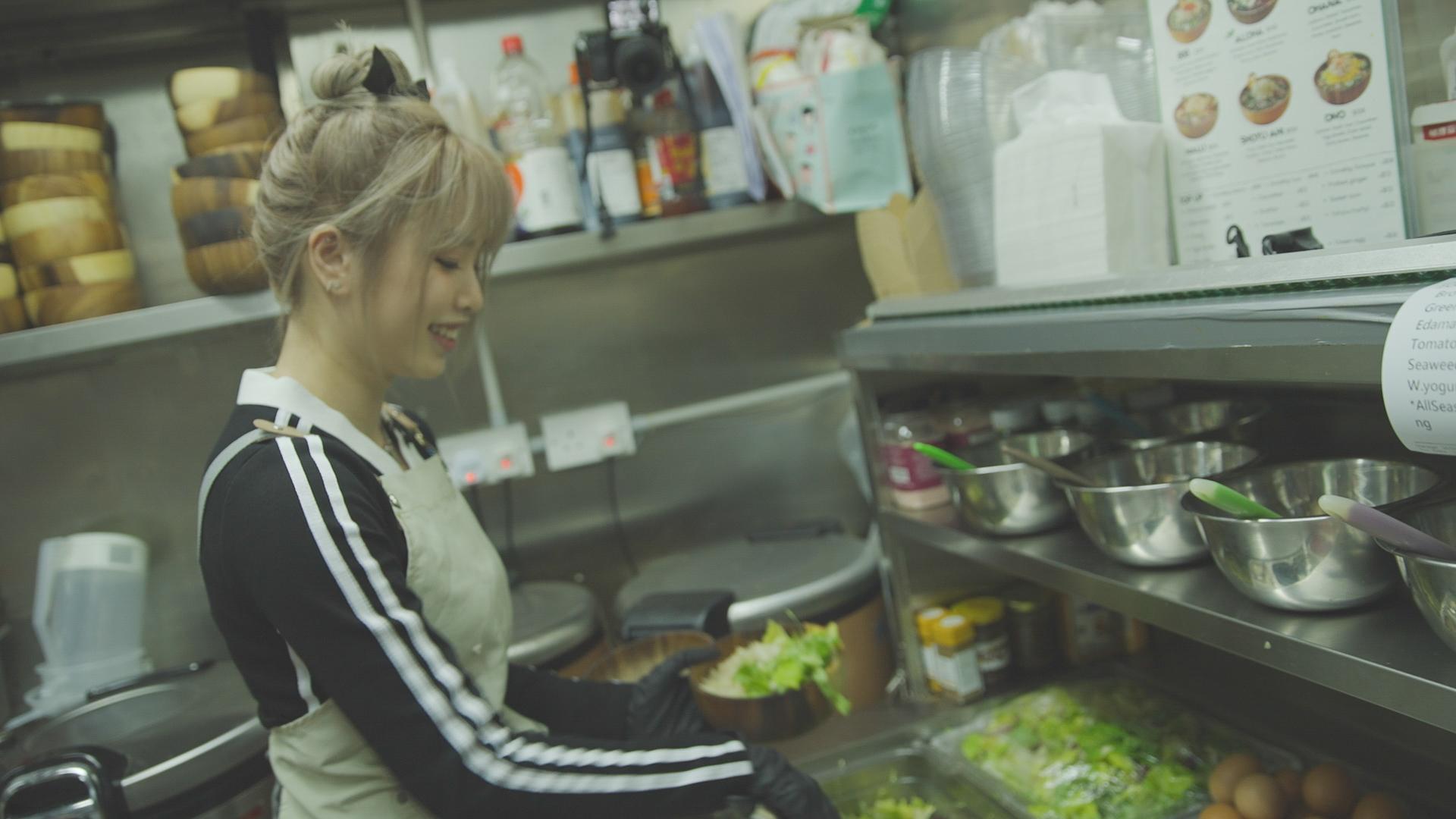 EOS上月擔任「Poke Go」的一日店長,令餐廳入座爆滿。