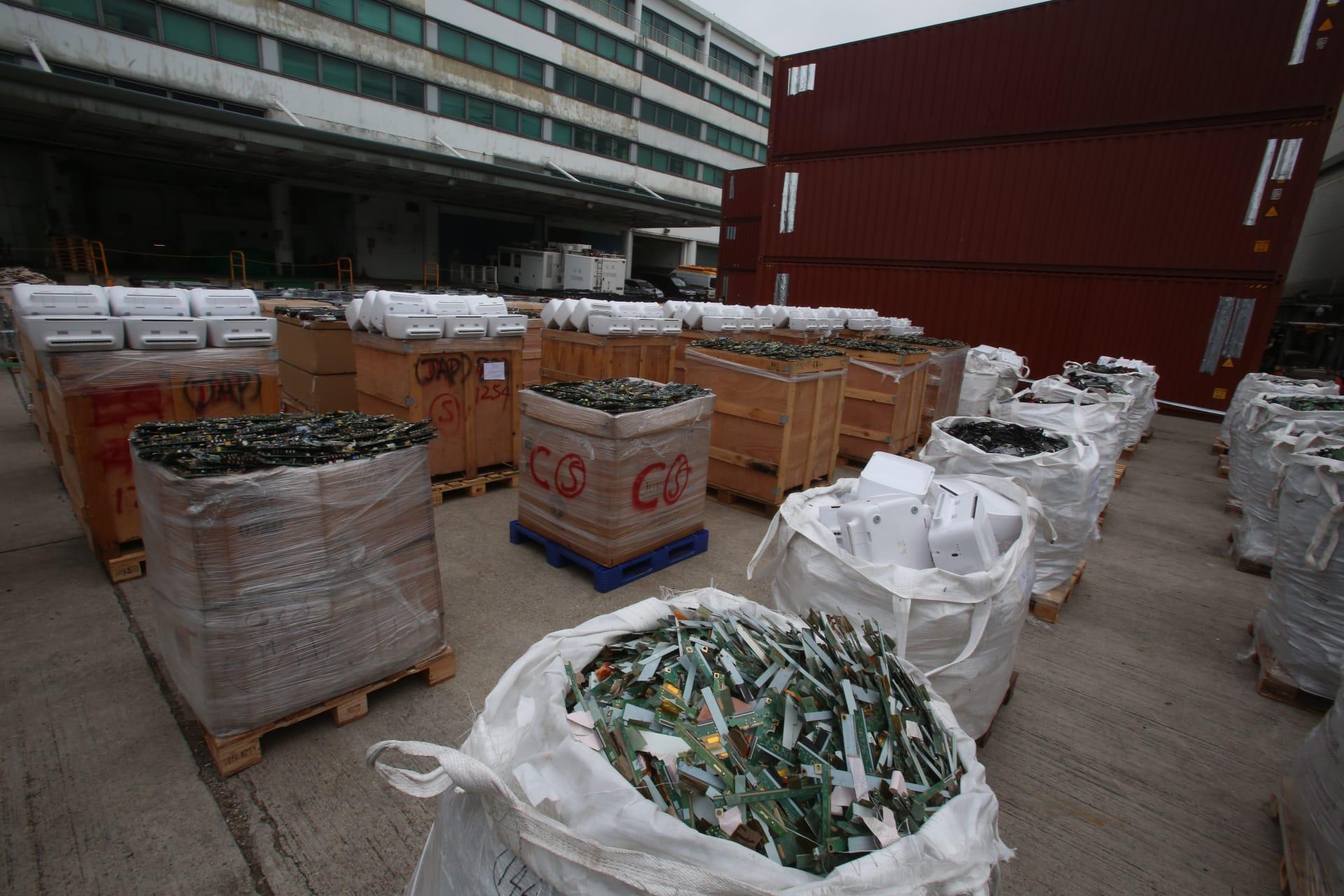 海關搗破3宗海路走私,檢值2億元魚翅及舊電子產品等。