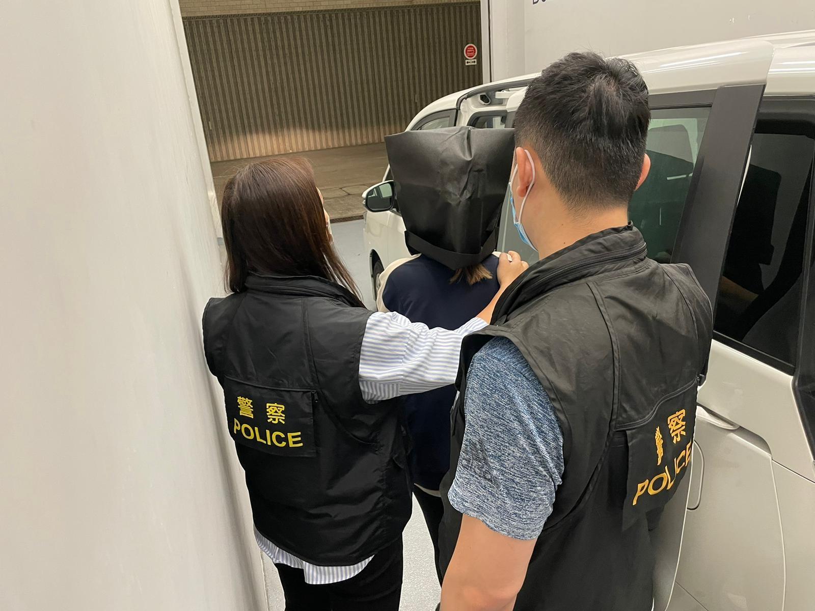 警方拘捕涉案的31歲本地女子。(警方圖片)