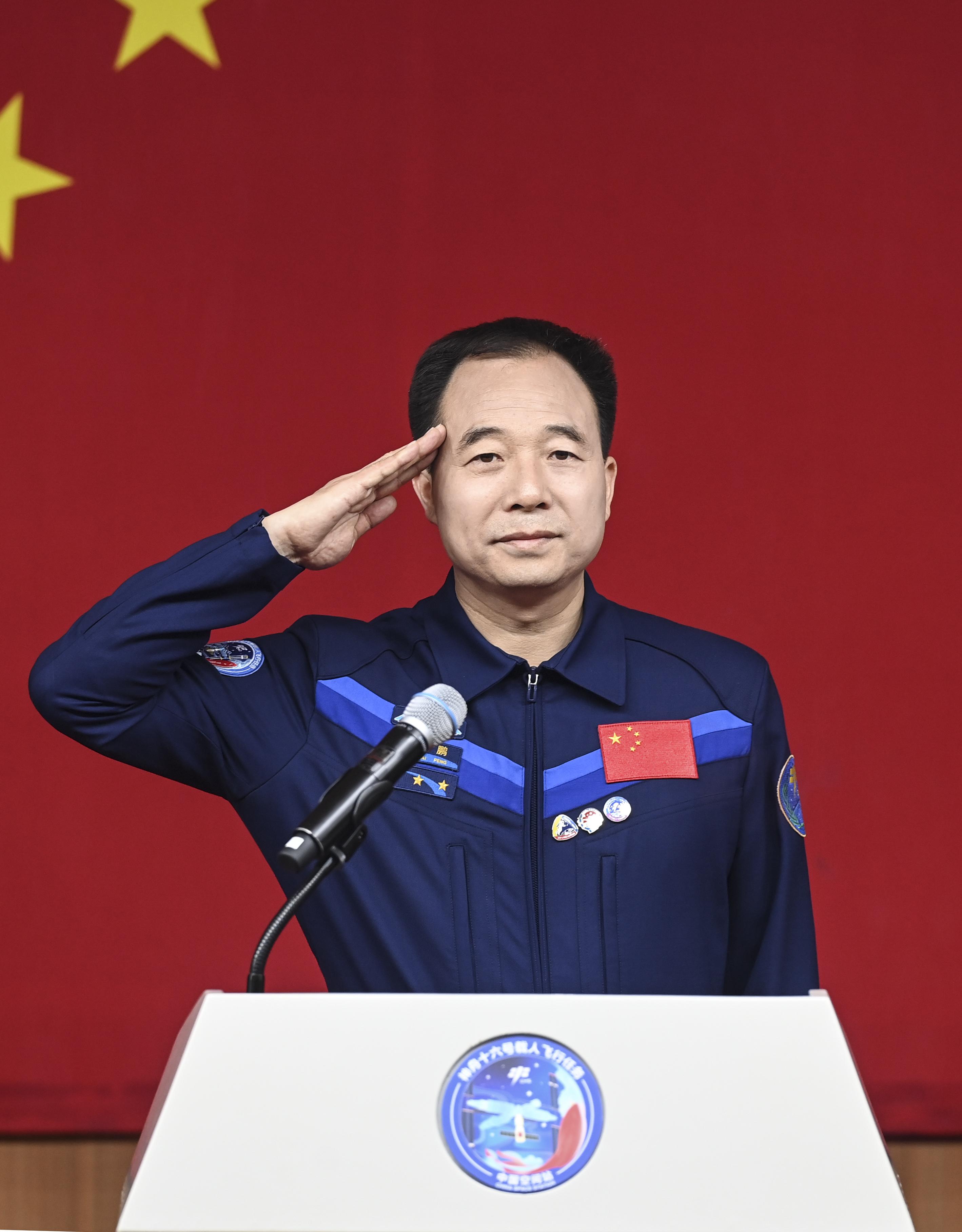 指令長景海鵬表示,這7年來沒有耽誤過訓練。(新華社)