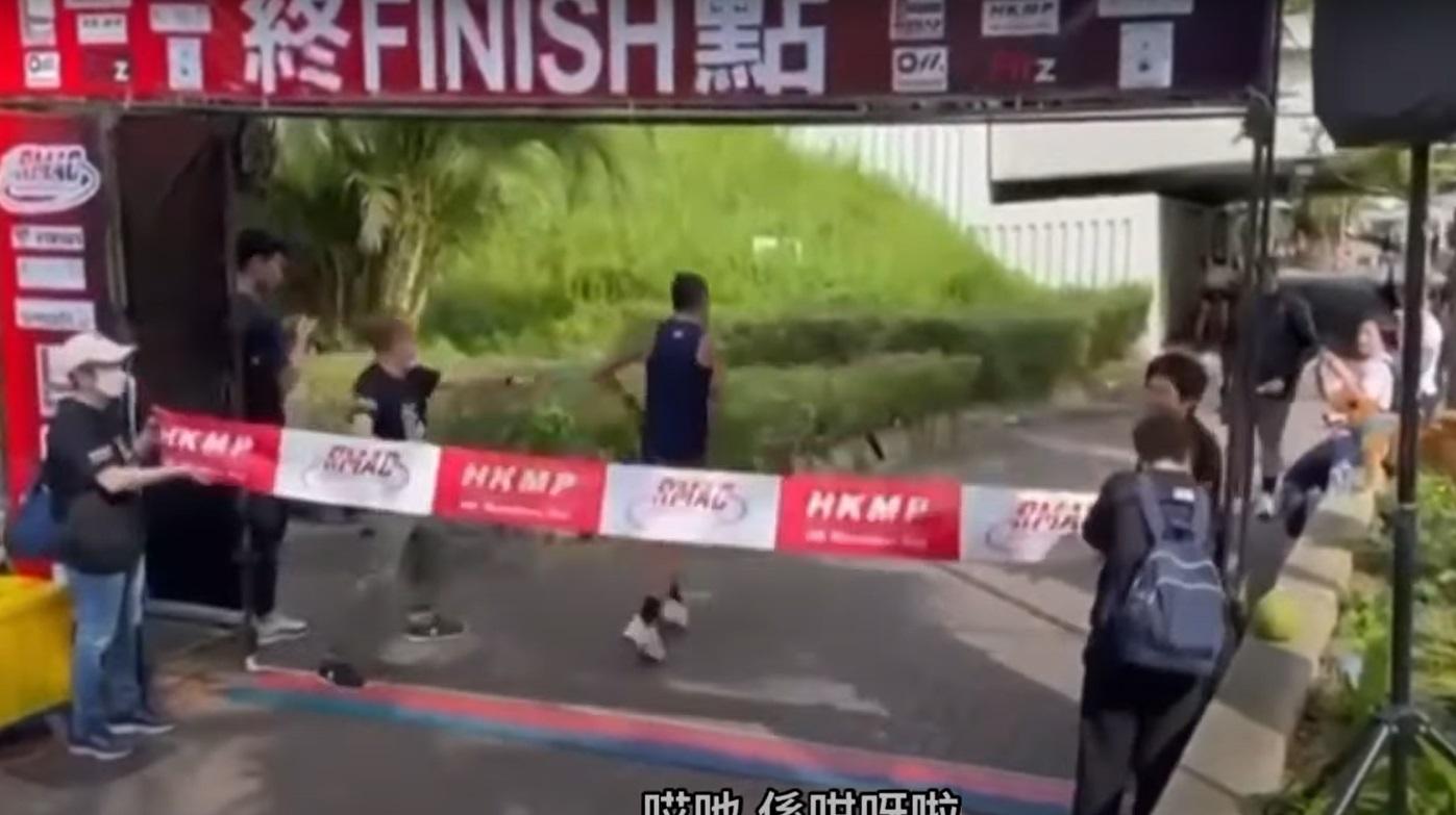 大會邀請葉雅傑再次衝線,以拍出靚相。(網片截圖)