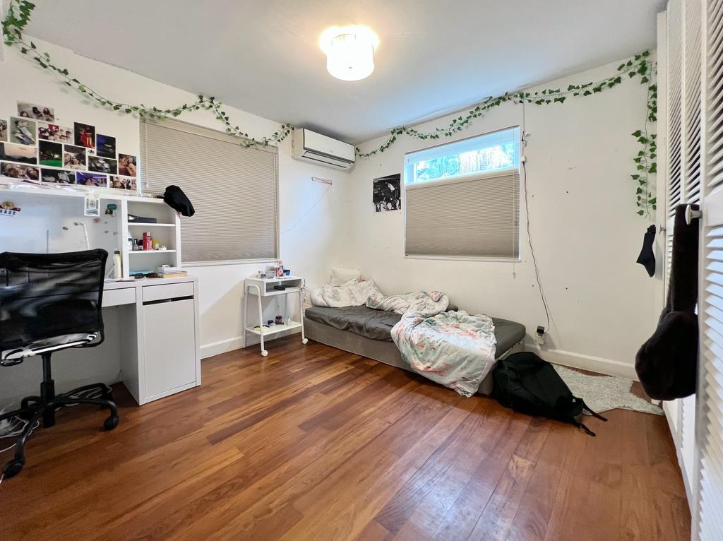 睡房間隔十分闊落。