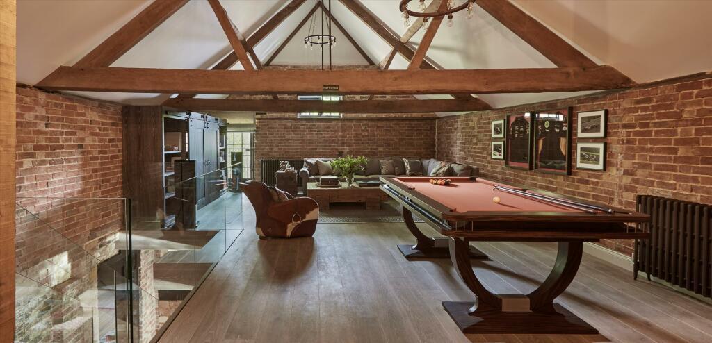 海外樓市|新盤三房價夠買英國城堡?業界教路:計清楚呢條數先!