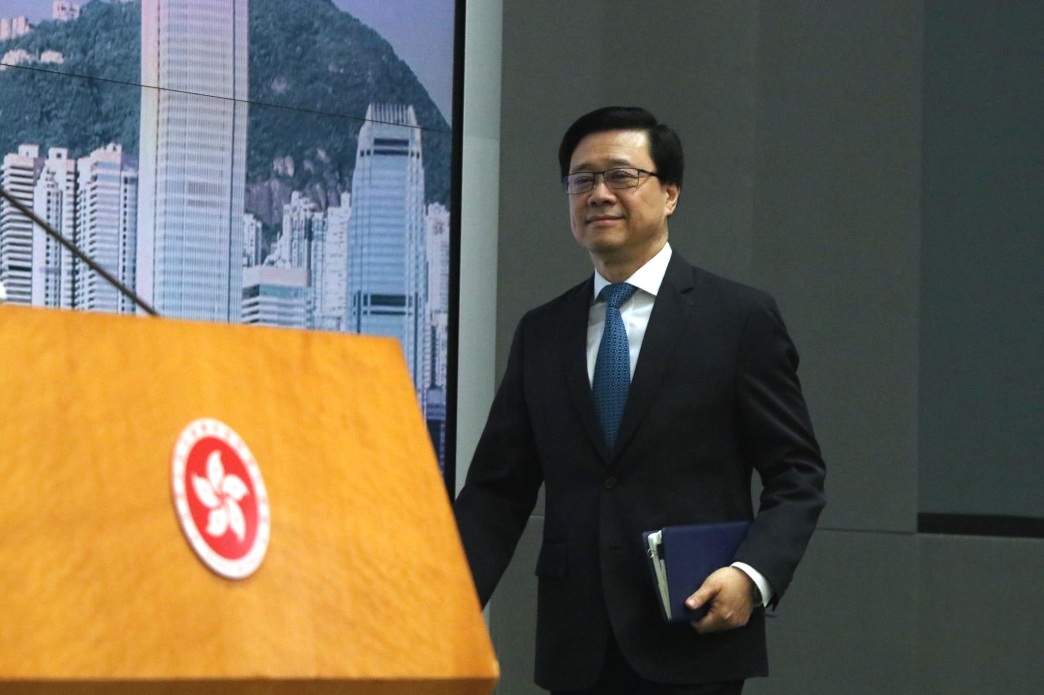 李家超在行會前見傳媒。(林俊源攝)