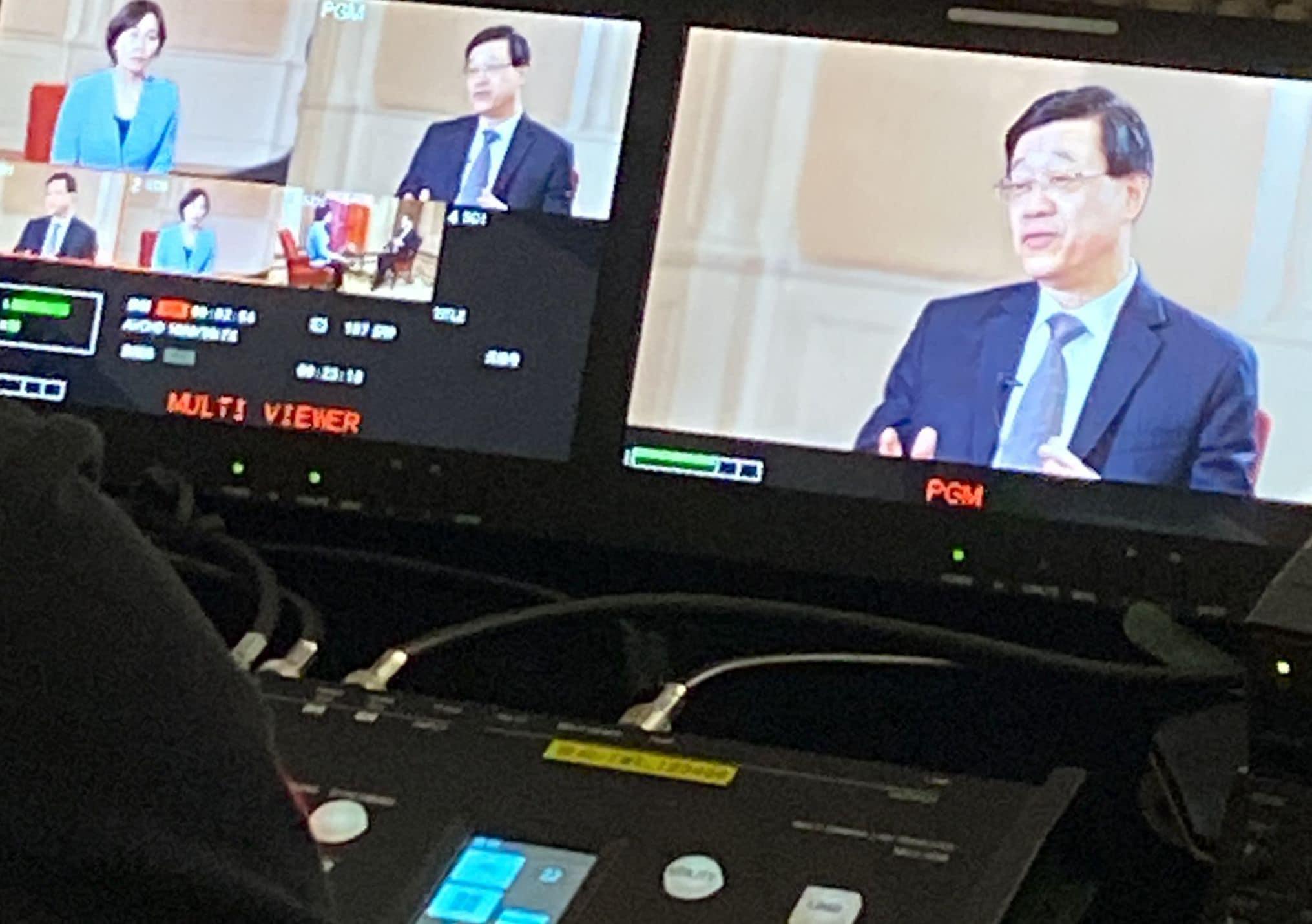 李家超訪重慶期間,爭取時間接受多間當地媒體訪問。(李家超fb圖)