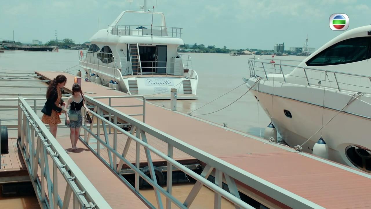 鄺潔楹捱37度高溫赤腳行甲板,她表示:成個人癲咗。