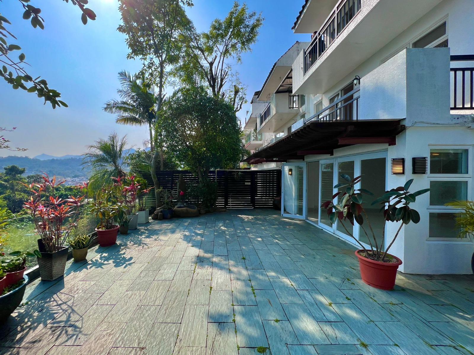 物業四周被山海園林包圍,景色優美,私隱度亦高。