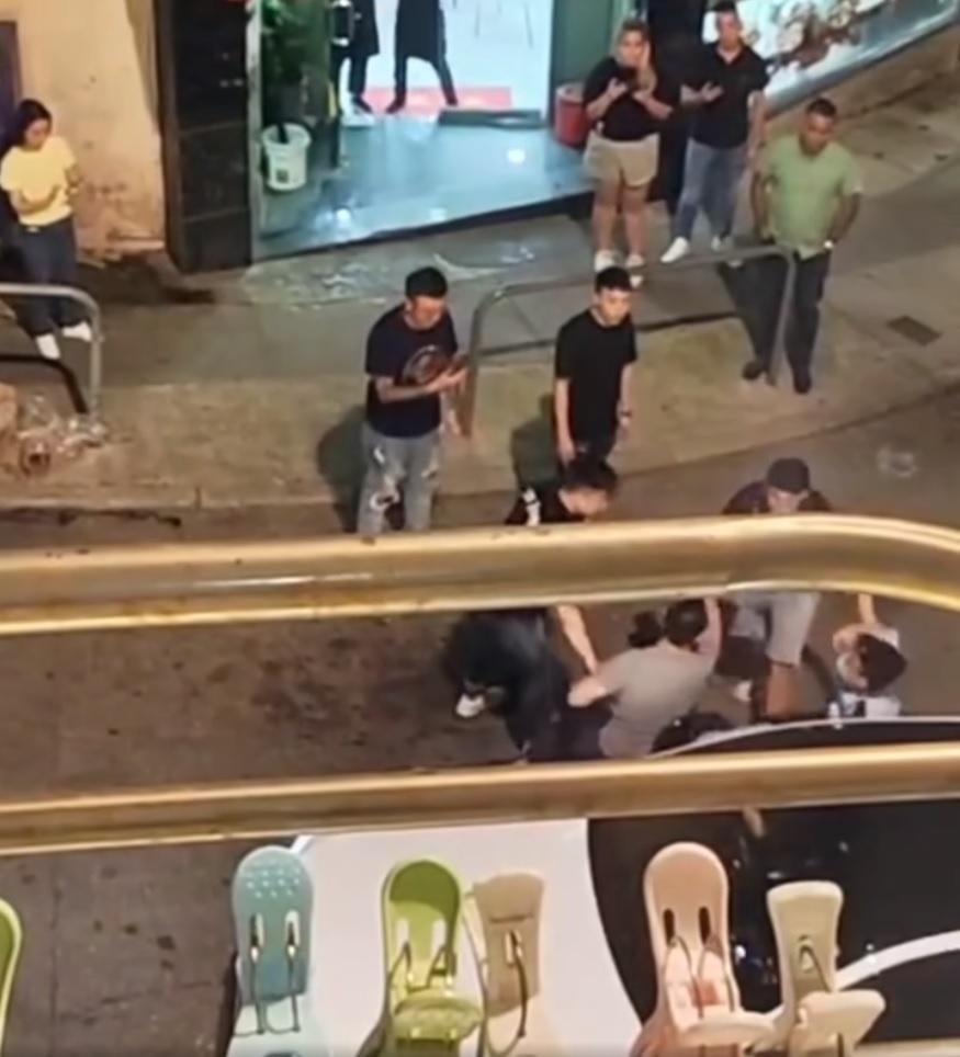 警觀塘截查可疑人檢K仔 圍觀者叫囂起哄企圖搶犯6人被捕