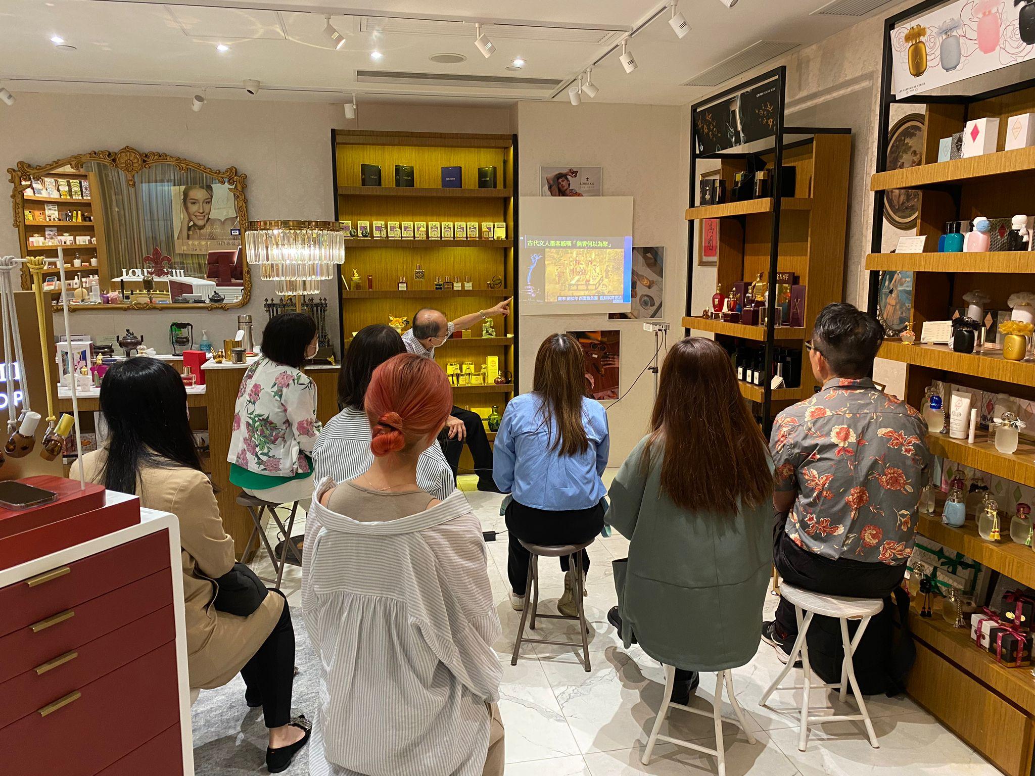 吳壽龍老師講解宋朝品香的發展史。