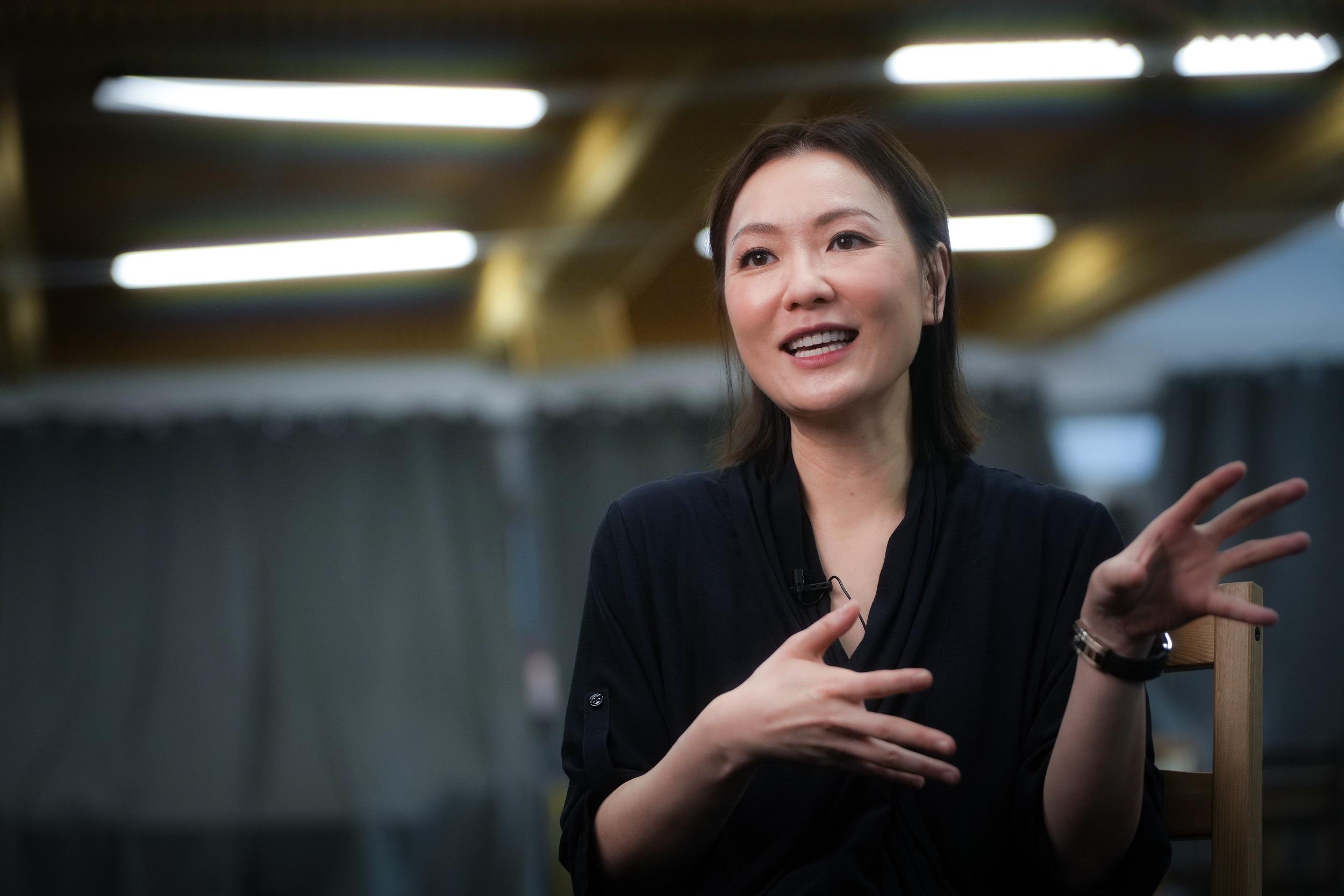 田蕊妮笑言演獨腳戲體能消耗甚大,排戲時可鯨吞兩個飯盒。(李睿哲攝)